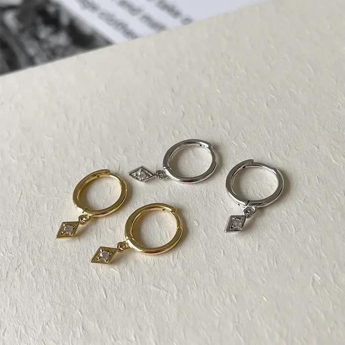 Petites boucles d'oreilles simples en argent regardé 925 pour femmes