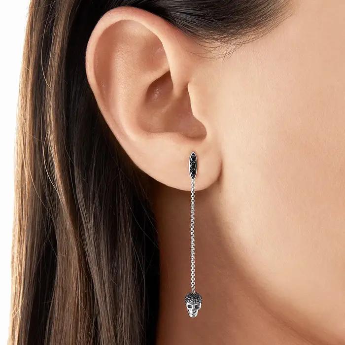 Boucle d'oreille longue tête de mort en pierre noire pour femme