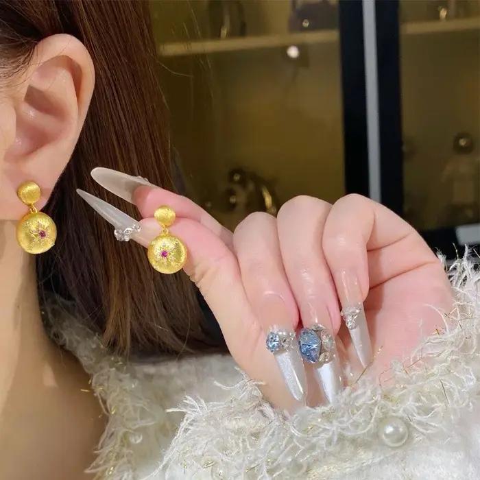 Boucles d'oreilles classiques en étoile brossée