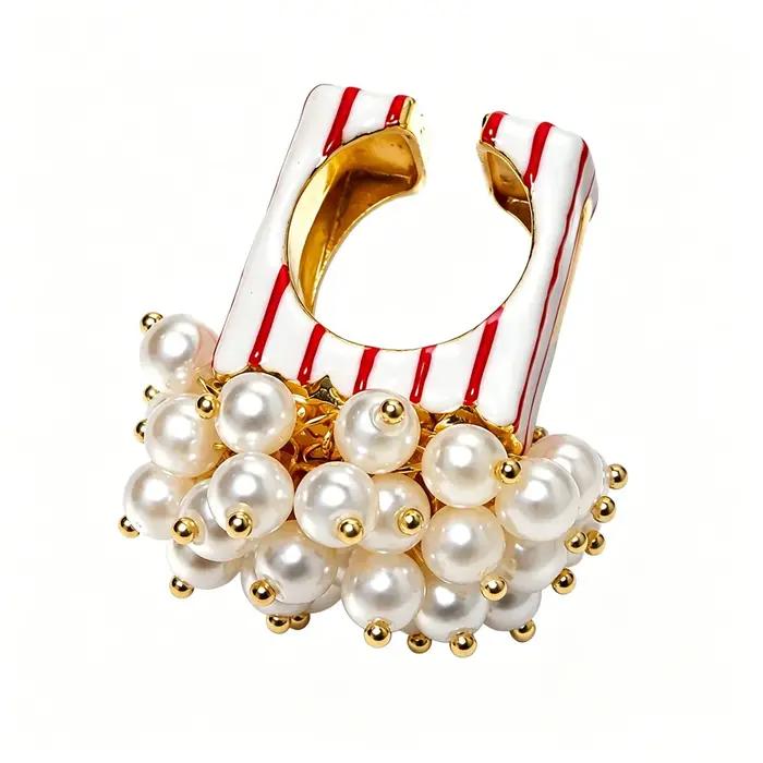 Bague large vintage en émail et perles motif popcorn
