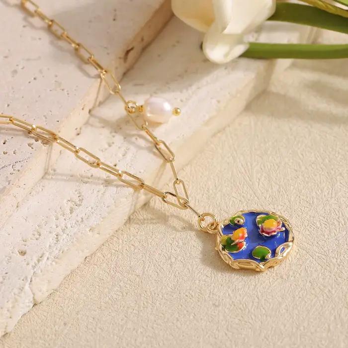 Collier pendentif fleur émaillée vintage français pour femme, chaîne maillons trombone perle baroque, bijou ras-du-cou rétro doré