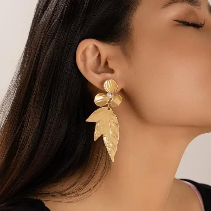 Boucles d'oreilles pendentif feuille créative de style gothique, boucles d'oreilles fleur dorée vintage, cadeaux de fête et de banquet à la mode