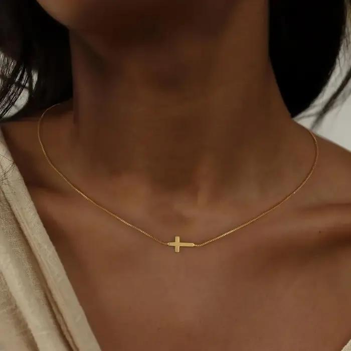 Collier croix pour femmes plaqué or 14 carats