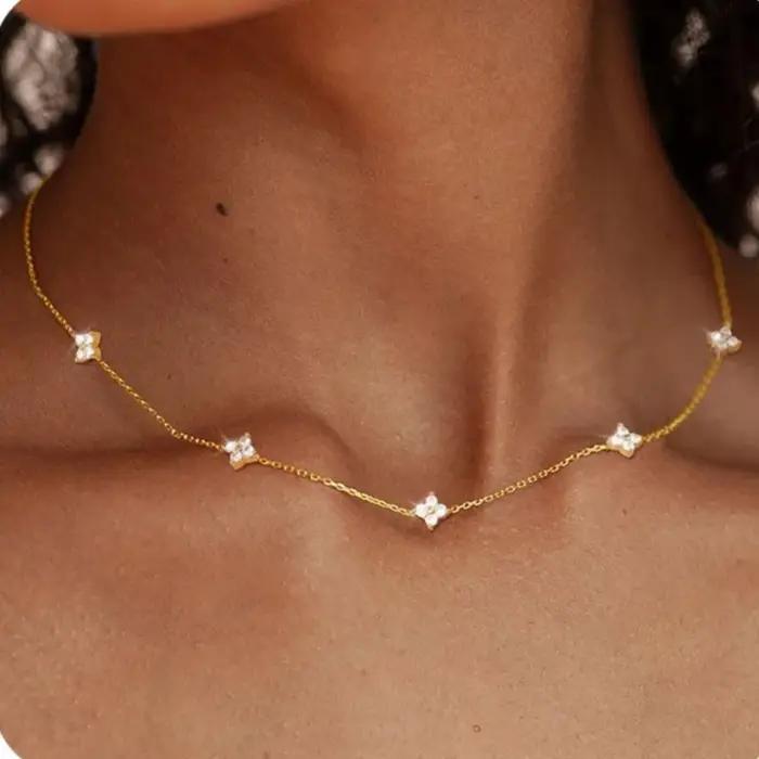 Magnifique collier chaîne en Zircon incrusté de fleurs à quatre feuilles pour femmes, élégant ras du