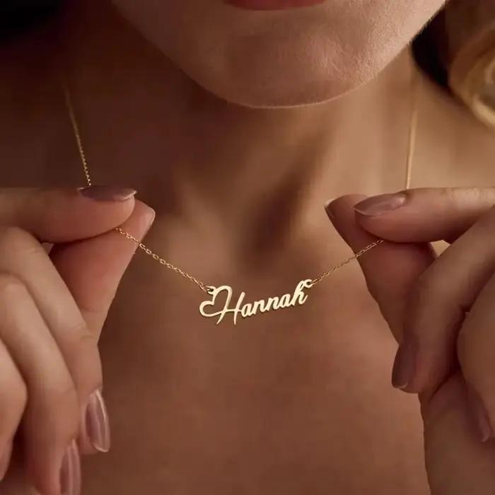 Collier personnalisé avec nom et cœur pour femme