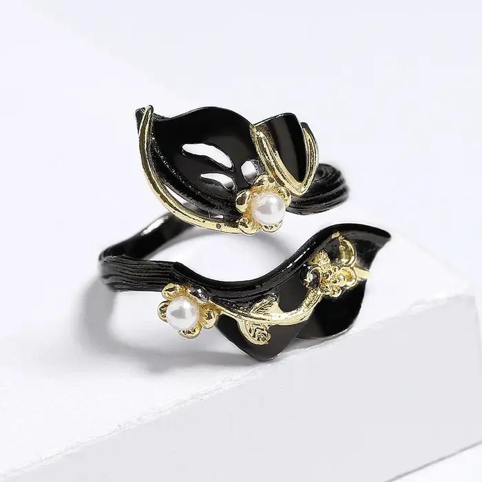 Bague élégante en or noir pour femme