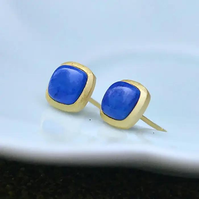 Boucles d'oreilles carrées classiques incrustées d'argent