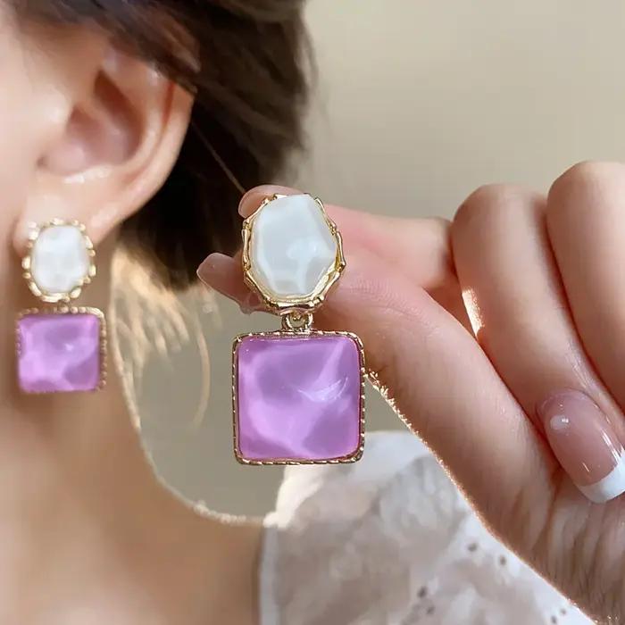 Boucles d'oreilles pendantes carrées violettes en résine pour femmes