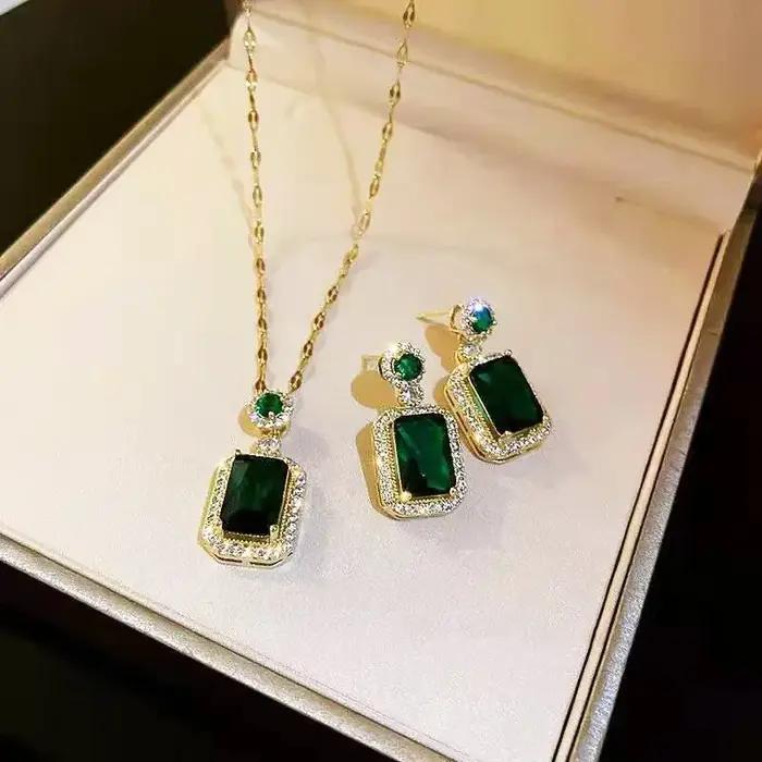Collier pendentif géométrique carré émeraude de luxe pour femmes