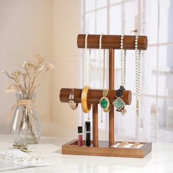 Présentoir de bijoux en bois brun pour femmes élégant à offrir pour occasions spéciales comme anniversaire et voyage