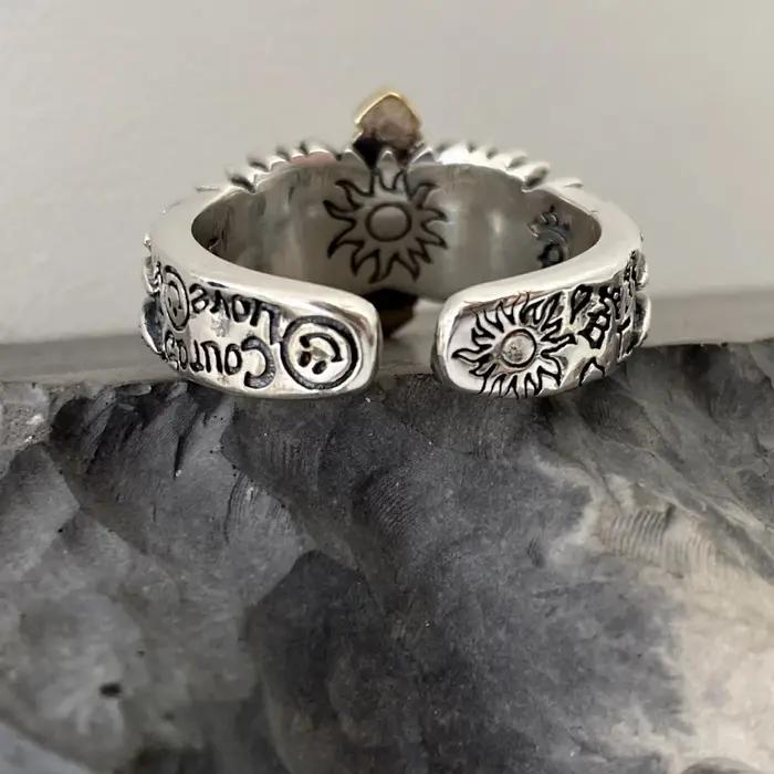 Bague en acier inoxydable ailée croisée audacieuse design gothique ajustable pour hommes bijoux punk rock style graffiti occasionnels