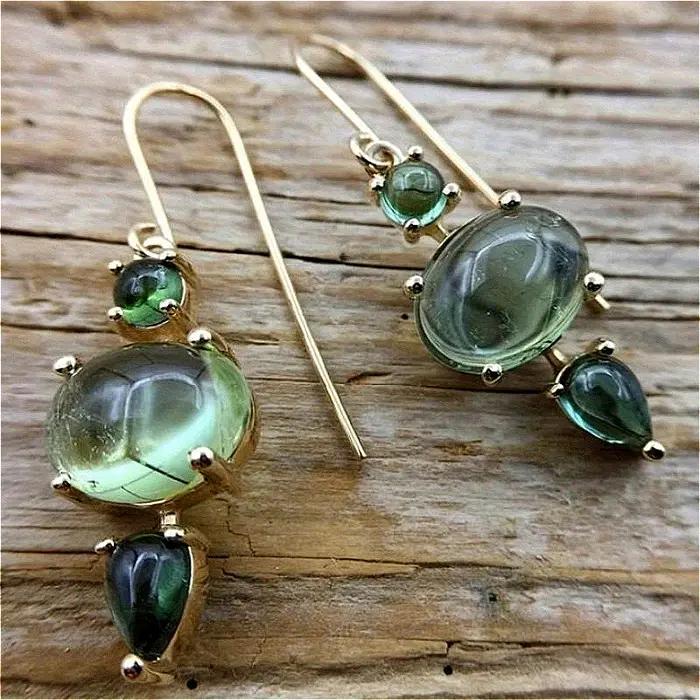 Boucles d'oreilles pendantes géométriques vintage incrustées d'agate synthétique verte