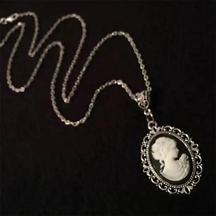 Collier camée de beauté gothique