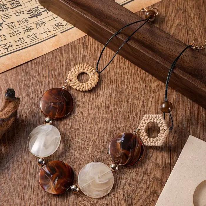 Collier Vintage en Rotin