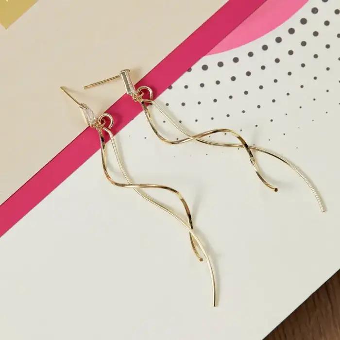 Boucles d'oreilles minimalistes à franges longues et ondulées pour femmes