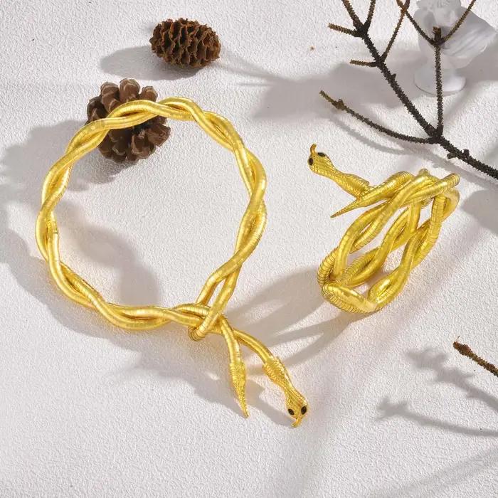 Collier serpent en métal doré pour femmes, style punk et multicouche, cadeau idéal pour les occasions spéciales comme l'anniversaire, la fête des mères et plus encore