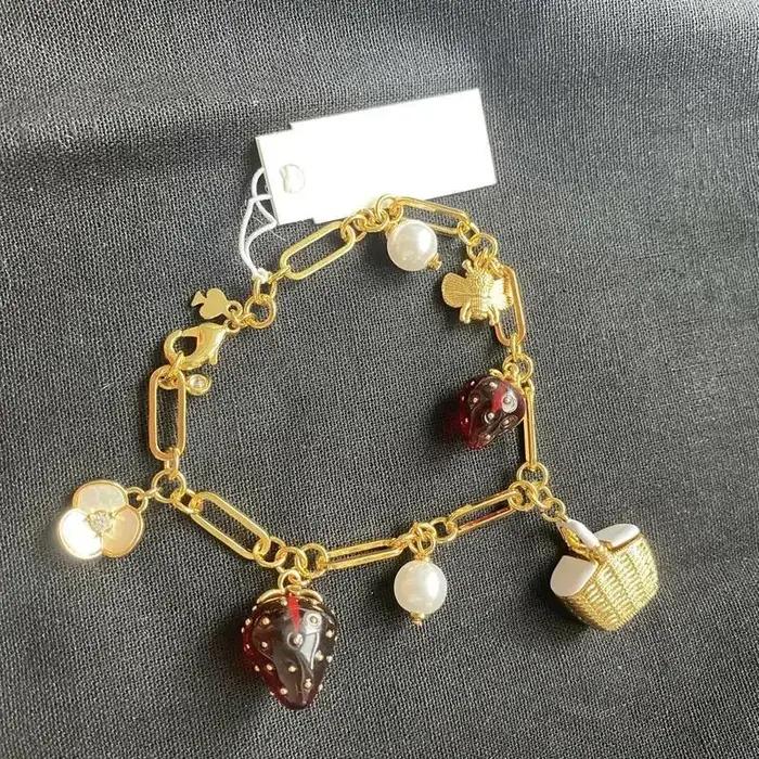 Bracelet de perles de fraises en résine rouge avec breloque abeille pour femmes occasions spéciales bijou romantique et mignon cadeau pastoral