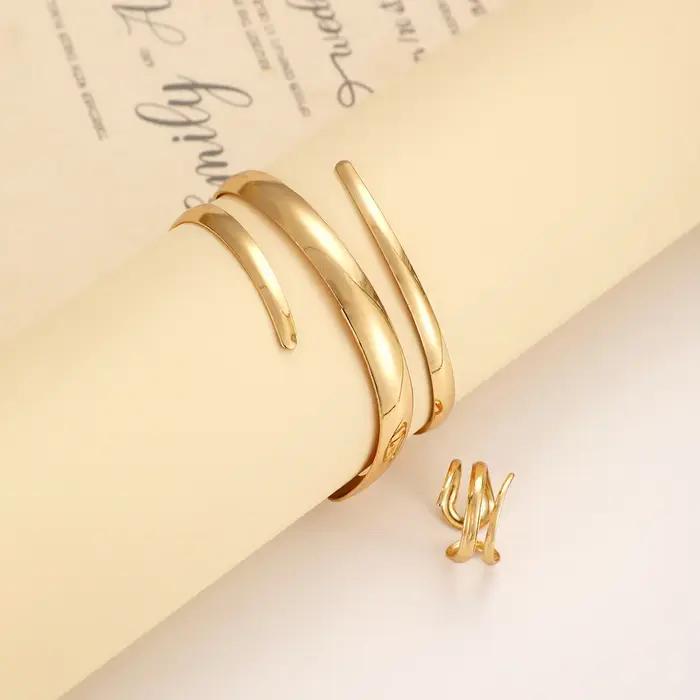 Ensemble de bracelets et matiques ouverts en métal pour femmes élégants avec motifs géométriques et finitions or et or jaune clair pour occasions sociales