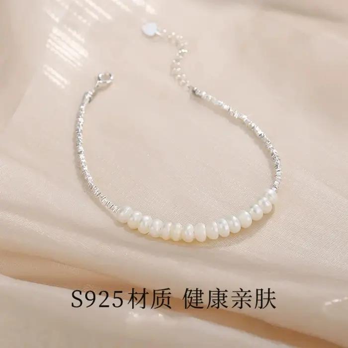 Bracelet en argent concassé avec perles d'eau douce naturelles pour femmes style classique et élégant occasions spéciales