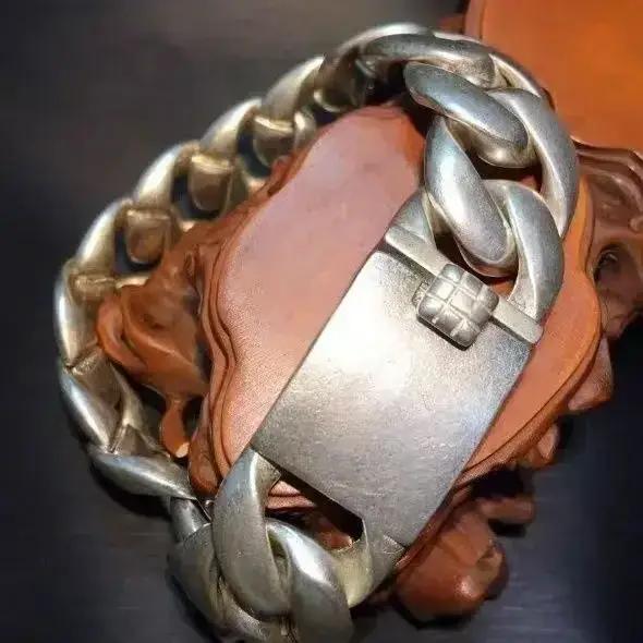Bracelet tibétain ancien en argent audacieux