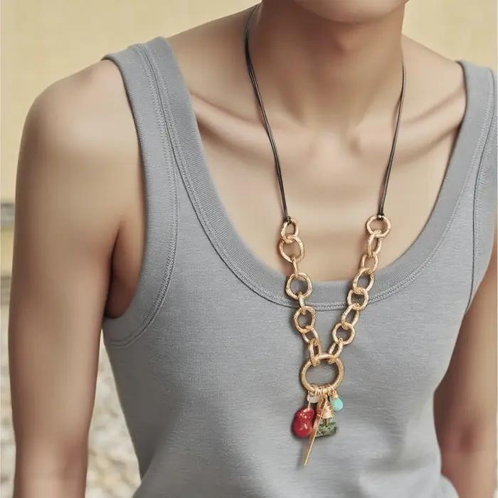 Collier ras du cou rond 2026 pour femme