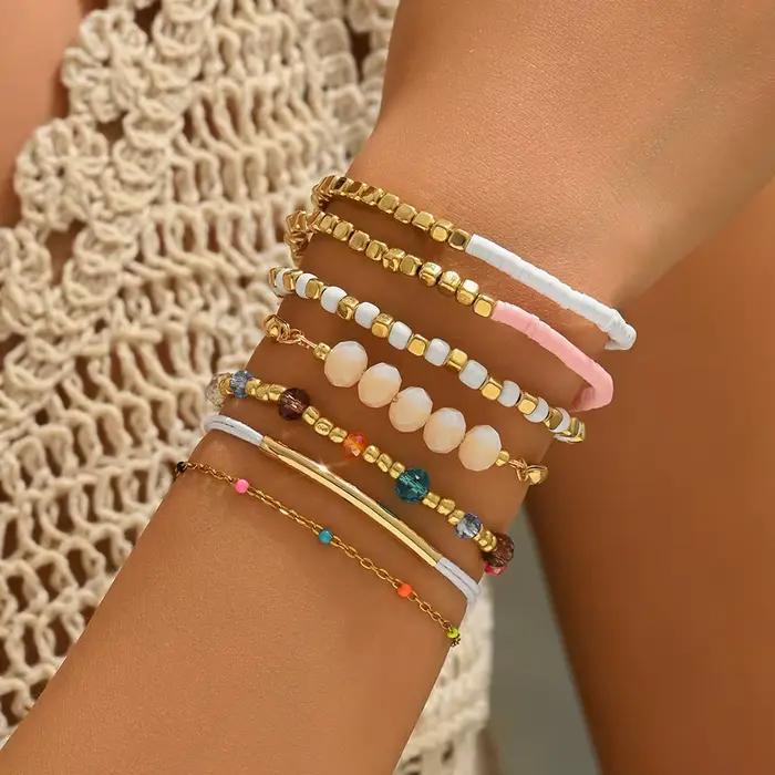 Ensemble de bracelets bohémiens multicouches empilables pour femmes, chaînes de poignet colorées, perles mixtes, style bohème élégant pour occasions spéciales