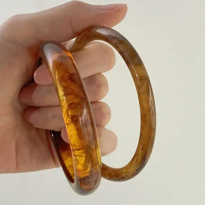 Ensemble de 2 bracelets en résine rétro pour le tempérament des femmes