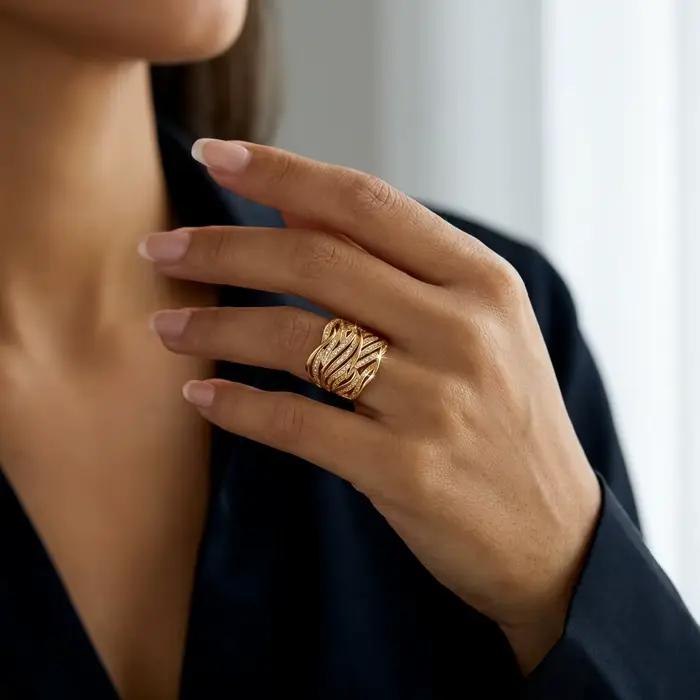 Bague géométrique tressée en laiton et zircon pour femme, élégante et moderne, idéale pour banquets et occasions formelles