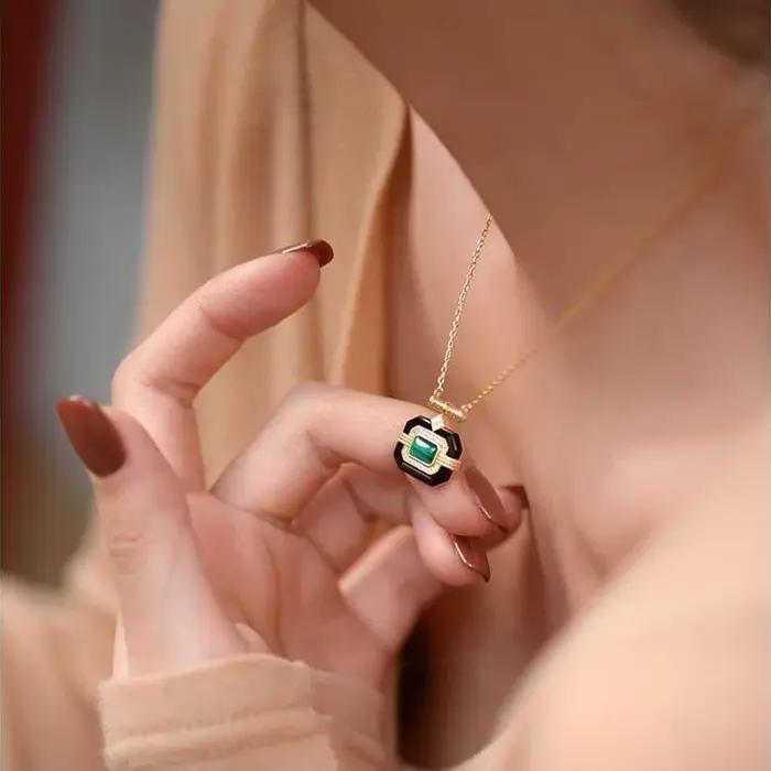Collier avec pendentif géométrique pour femmes
