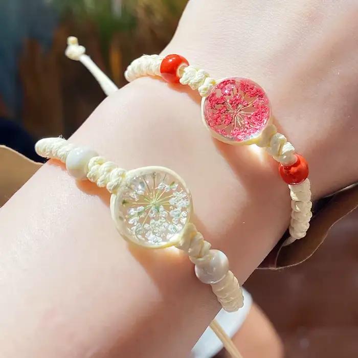 Bracelet floral tissé à la main, mignon, chic, bohème, unique pour femmes, bijou de poignet tendance et esthétique, idéal pour le quotidien, les fêtes, la plage et les vacances.