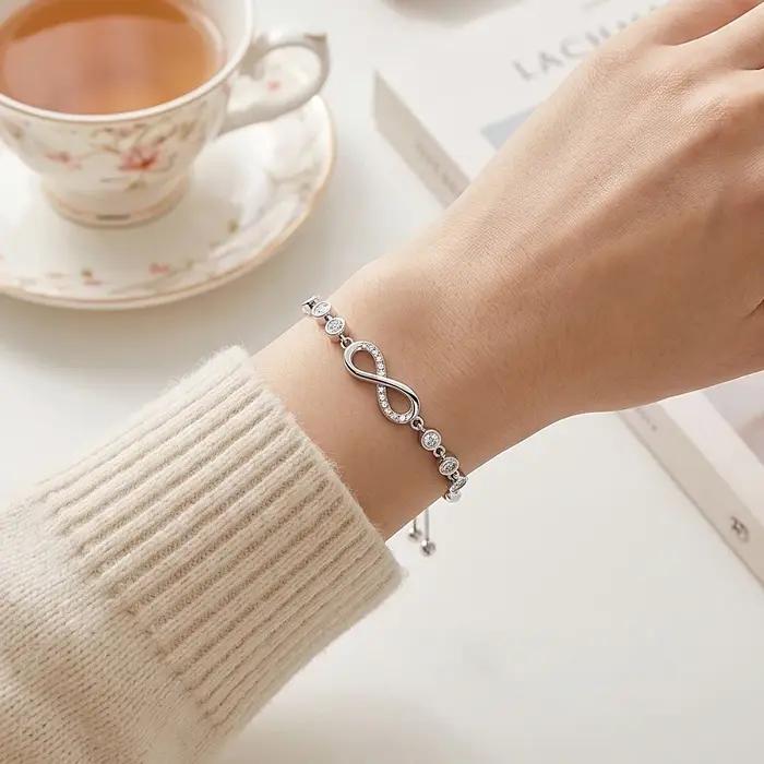 Bracelet réglable en forme de symbole d'infini en plaqué argent avec zircons brillants pour femmes occasions spéciales