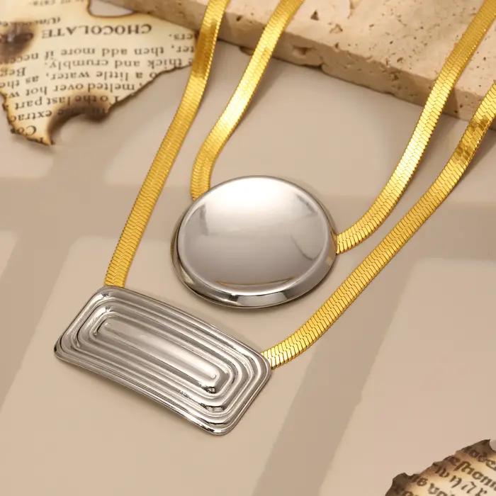 Collier chic et brillant pour femmes pendentif carré plaqué or 18 carats chaîne serpent élégante bijou cadeau occasion spéciale