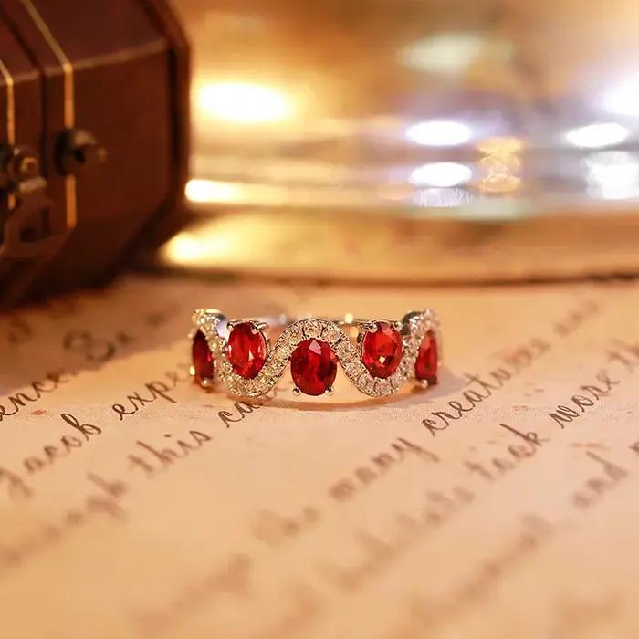 Nouvelle bague de cocktail en plaqué or avec pierres précieuses rouges et zirconium pour femmes, élégante et réglable pour mariage et occasions spéciales