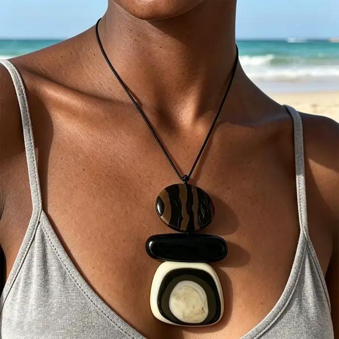 Collier pendentif géométrique en résine style ethnique vintage doré pour femmes occasions spéciales