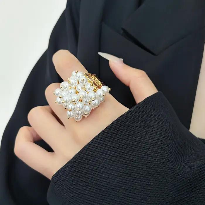 Bague large vintage en émail et perles motif popcorn