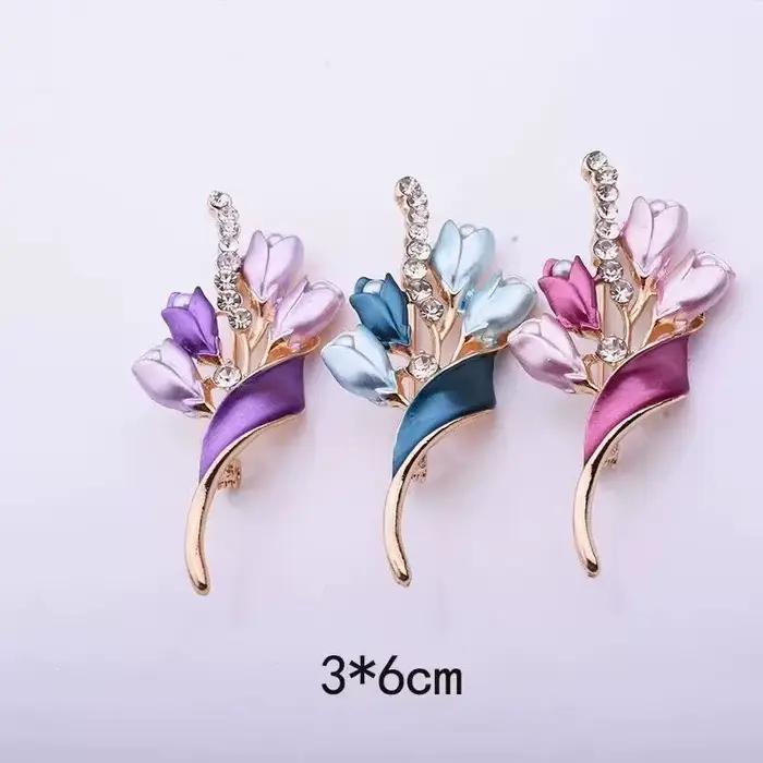 Broches à fleurs en perles de tempérament élégant pour femmes