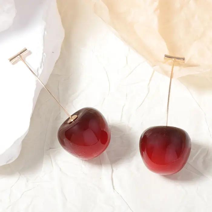 Boucles d'oreilles cerise rouge douce pour femmes
