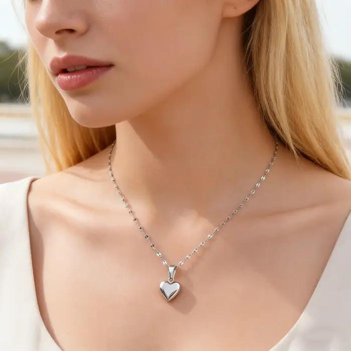Collier avec pendentif en forme de cœur plaqué or pour femmes