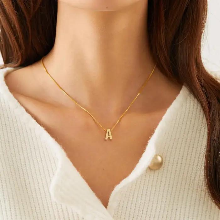 Colliers initiaux pour femmes et filles – Collier délicat en acier inoxydable plaqué or 18 carats avec pendentif A-Z