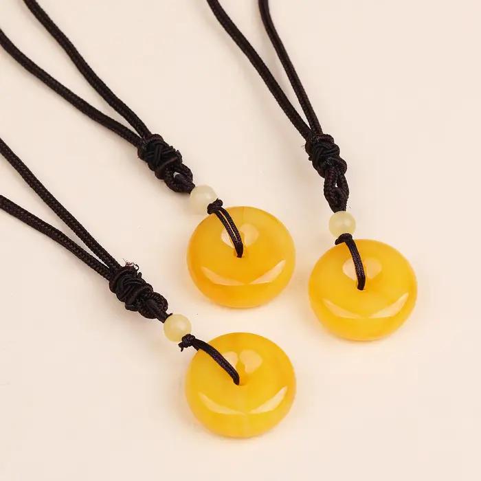 Pendentif en ambre naturel et cire d'abeille collier unisexe punk pour homme et femme cadeau anniversaire occasion spéciale
