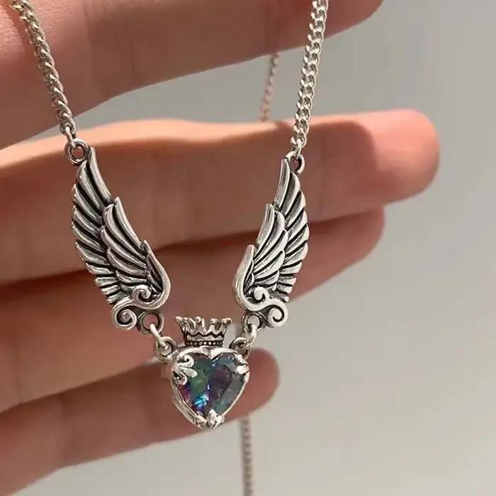 Colliers gothiques vintage avec pendentif ailes d'ange et couronne de cœur pour femmes mode romantique et sombre bijoux à offrir pour occasions spéciales