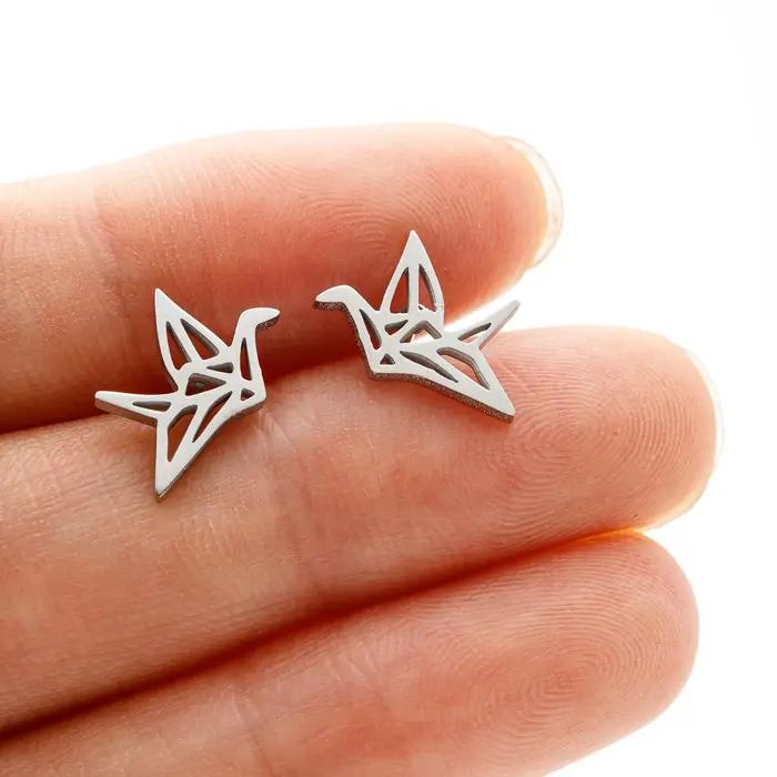 Boucles d'oreilles à tige de grue d'origami sauvage pour femmes