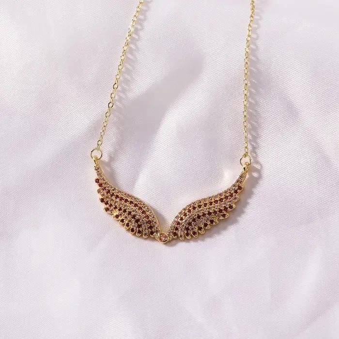 Collier Aile d'Ange avec Pendentif Plume Entièrement Pavé de Zircons