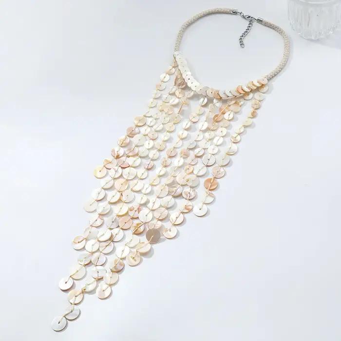 Collier à pampilles multicouche en coquillages tissé à la main