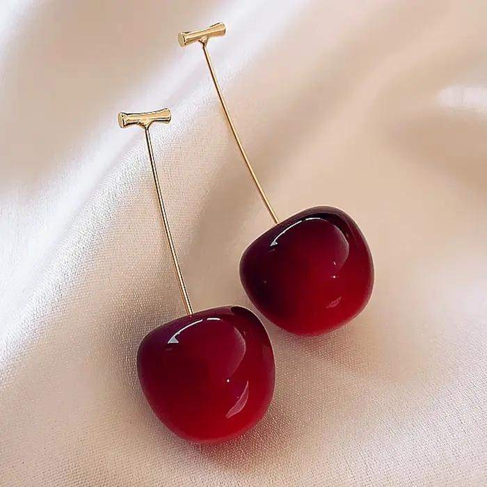 Boucles d'oreilles cerise rouge douce pour femmes
