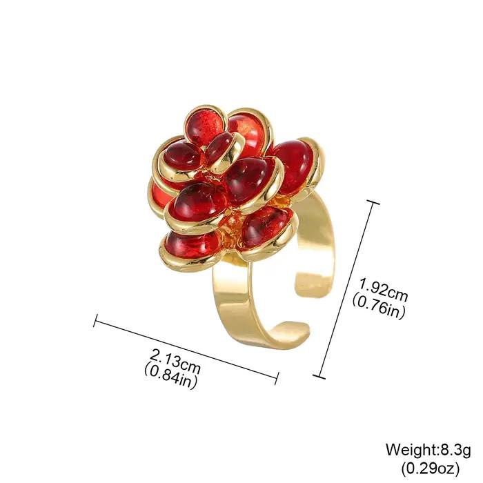 Bague de cocktail florale en métal doré avec rose rouge d'inspiration vintage pour femmes et filles
