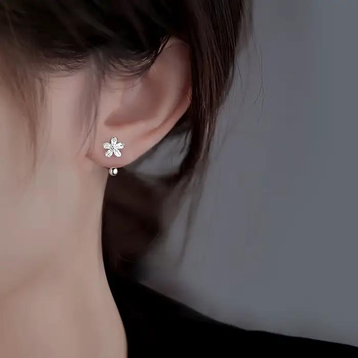 Boucles d'oreilles clous à visser couleur argent motif fleur pour femme, bijoux de mode, accessoires minimalistes de luxe léger