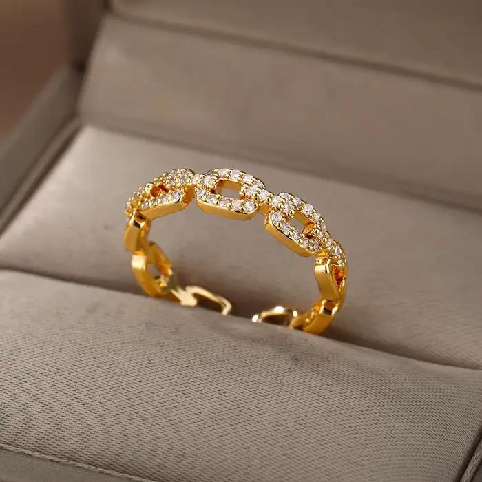 Bague en acier inoxydable sertie de zircone cubique élégante et audacieuse pour femmes occasions spéciales et cérémonies