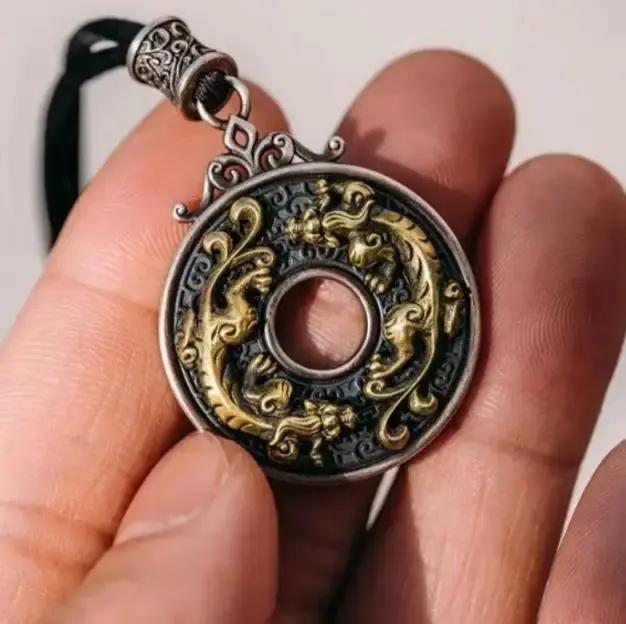 Bête de bon augure courageux paix boucle Fortune hirondelle or
