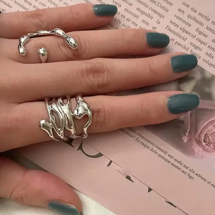 Nouveauté 2026 – Bague large irrégulière ajourée couleur argent pour femme